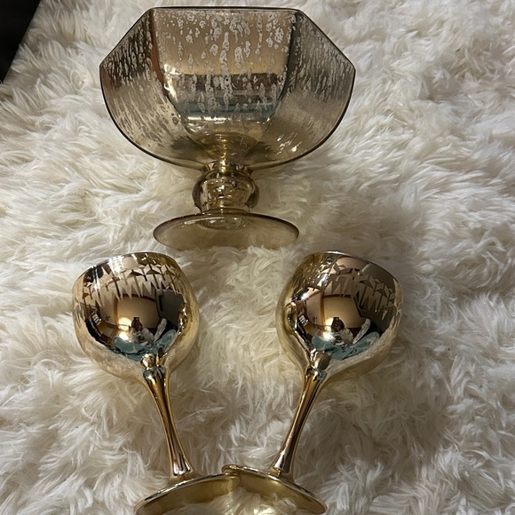 Other - Elegant Gold Glassware Set